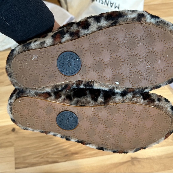 Ugg fluff yea size 8 - Picture 2 of 3